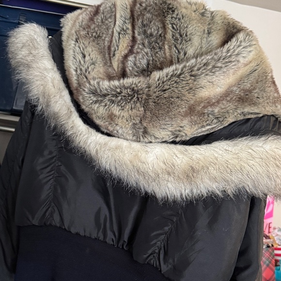 Black Hooded Jacket with faux Fur Trim - Picture 2 of 5